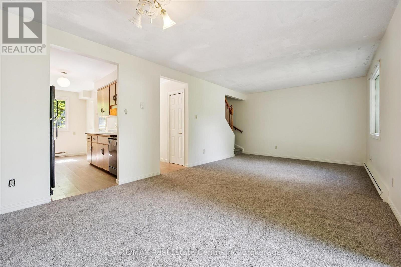 177 Ironwood Road, Guelph (Kortright West), Ontario  N1G 3P5 - Photo 7 - X12426004