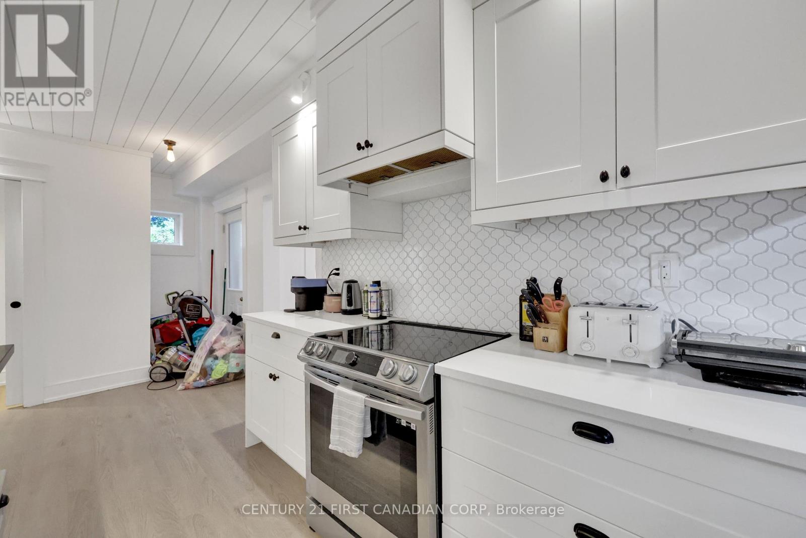 220 Regent Street, London East, Ontario  N6A 2G8 - Photo 8 - X12426019
