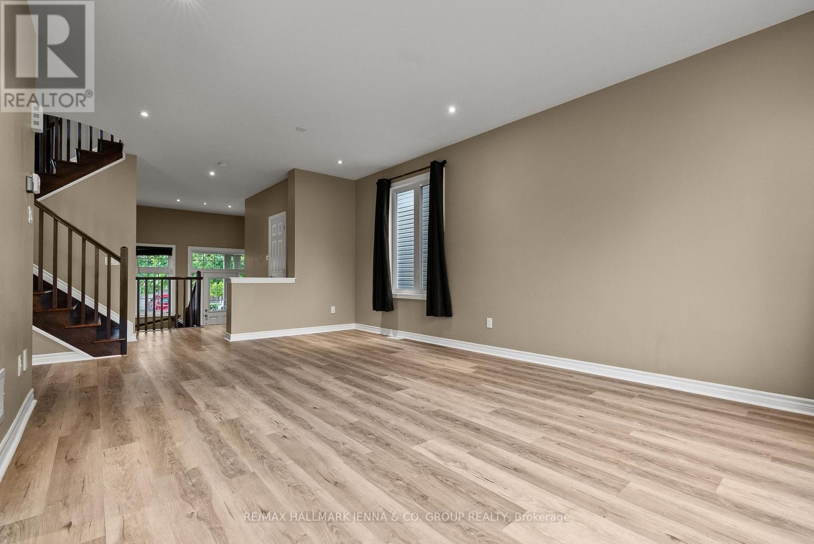 326 Gallantry Way, Ottawa, Ontario  K2S 0P8 - Photo 10 - X12425962