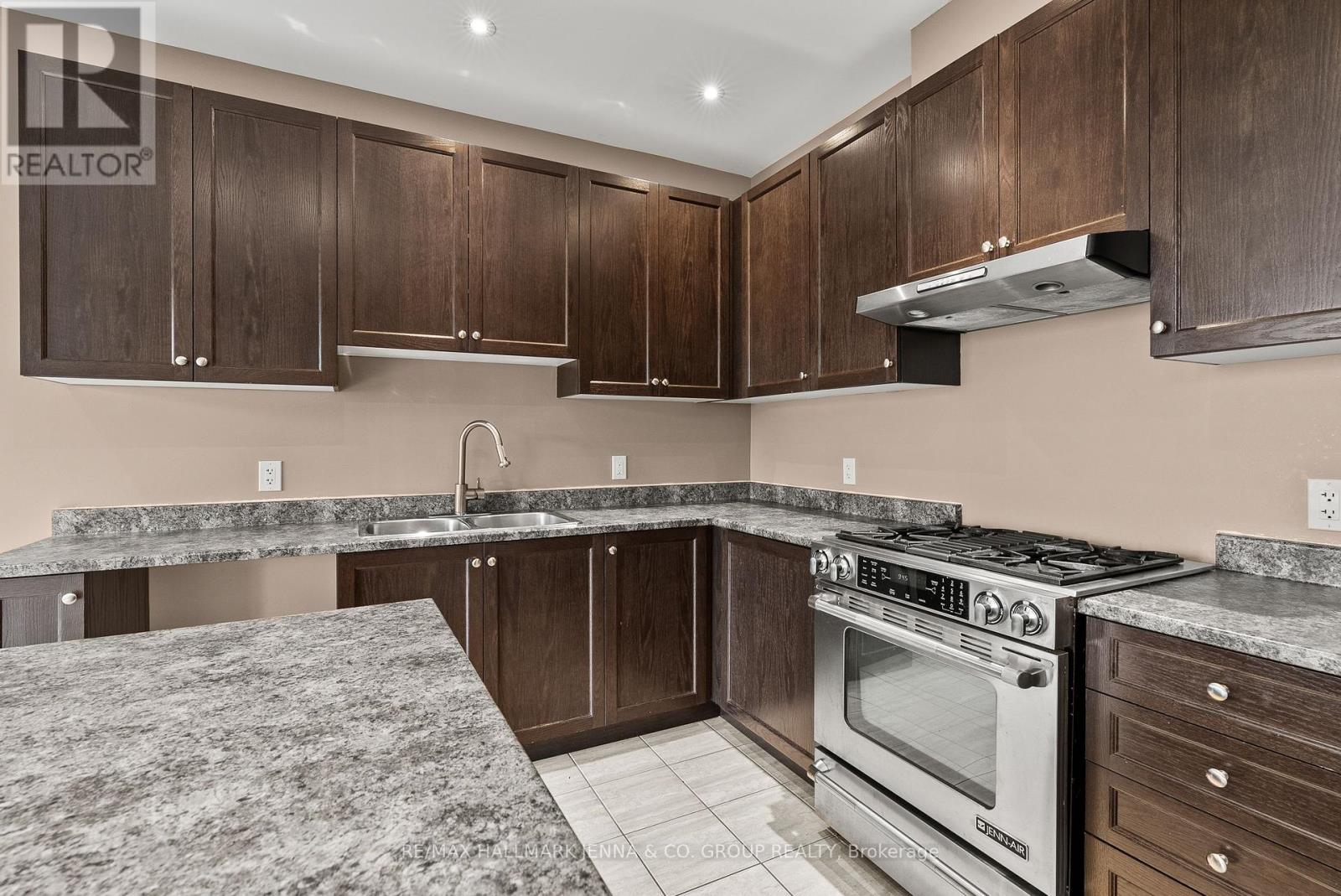 326 Gallantry Way, Ottawa, Ontario  K2S 0P8 - Photo 12 - X12425962