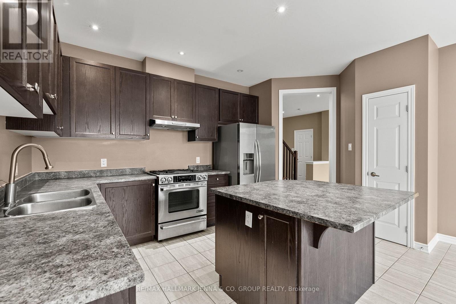 326 Gallantry Way, Ottawa, Ontario  K2S 0P8 - Photo 14 - X12425962