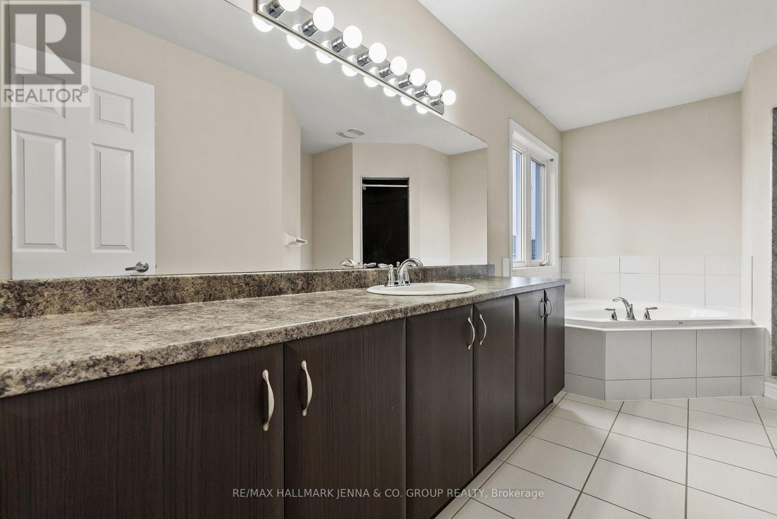 326 Gallantry Way, Ottawa, Ontario  K2S 0P8 - Photo 28 - X12425962