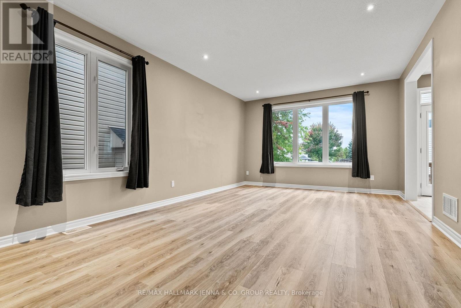 326 Gallantry Way, Ottawa, Ontario  K2S 0P8 - Photo 7 - X12425962
