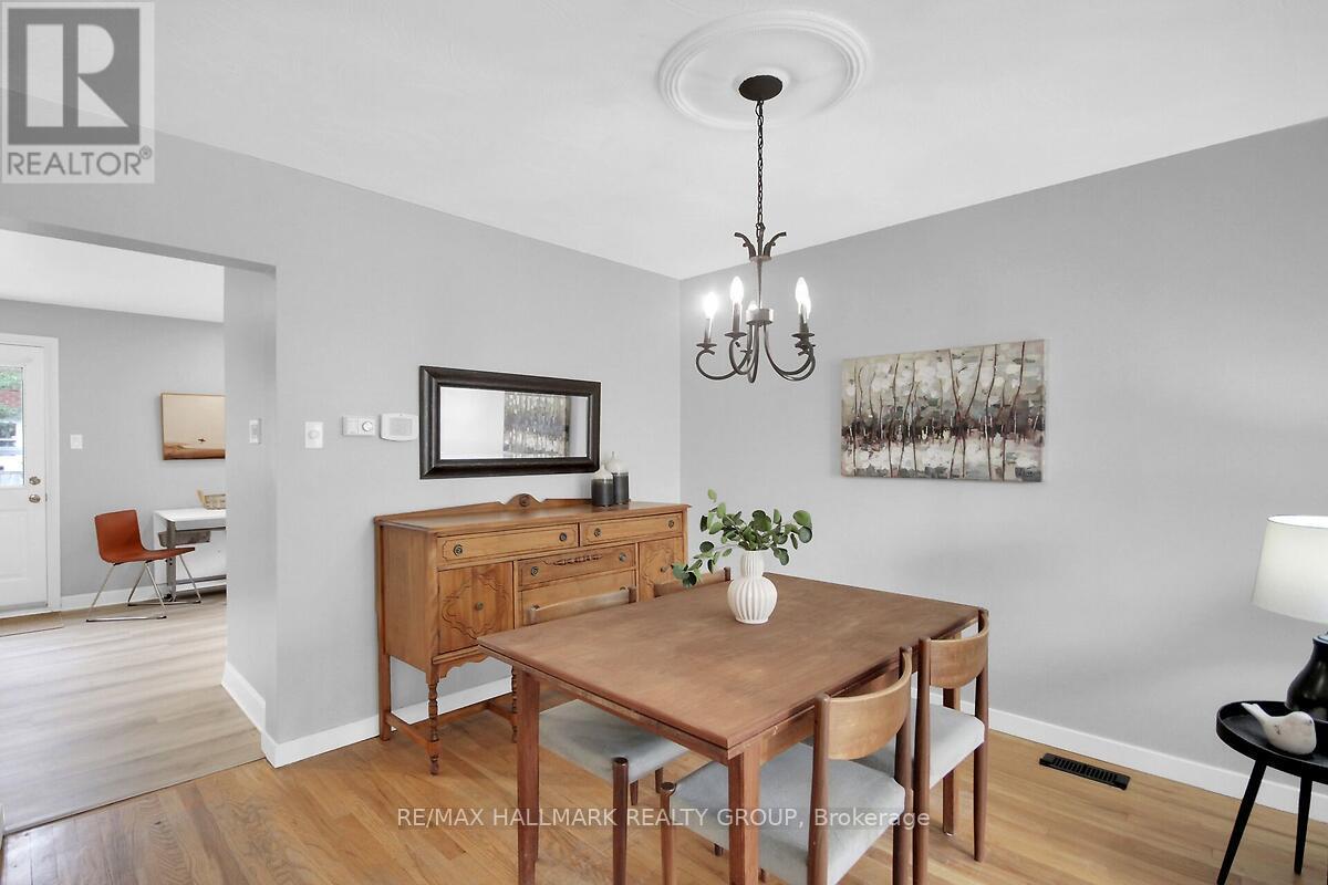 904 Pinewood Crescent, Ottawa, Ontario  K2B 5Y4 - Photo 8 - X12425969