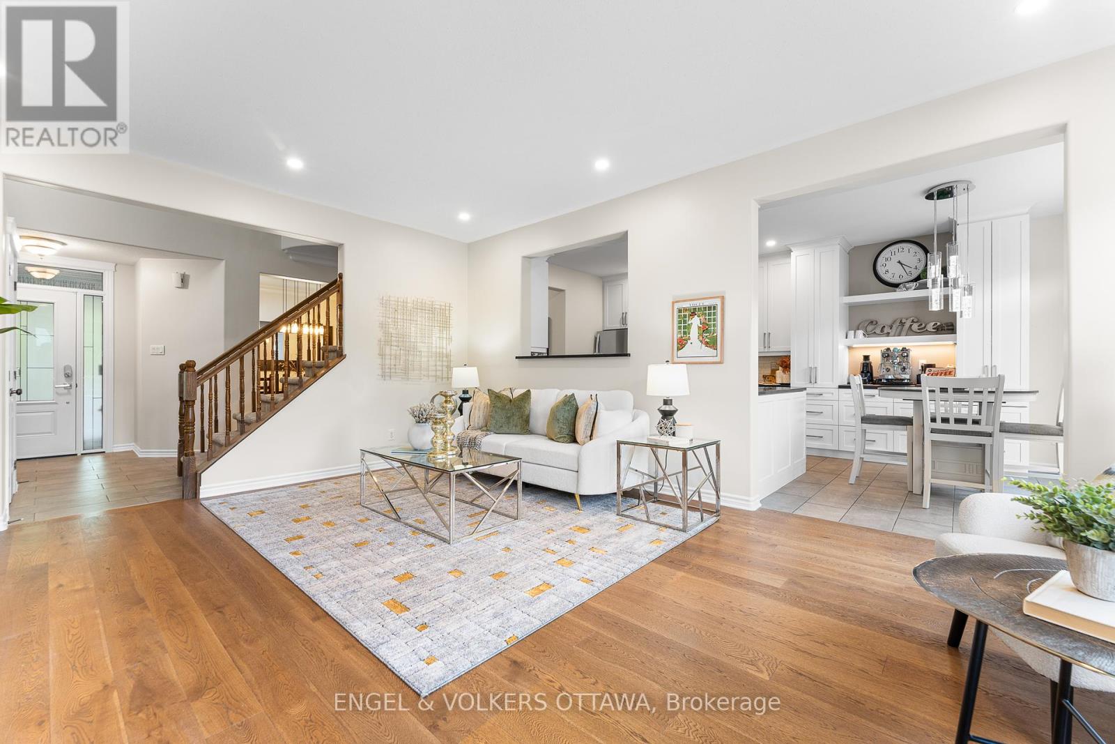 22 Friendly Crescent, Ottawa, Ontario  K2S 2B6 - Photo 11 - X12426016
