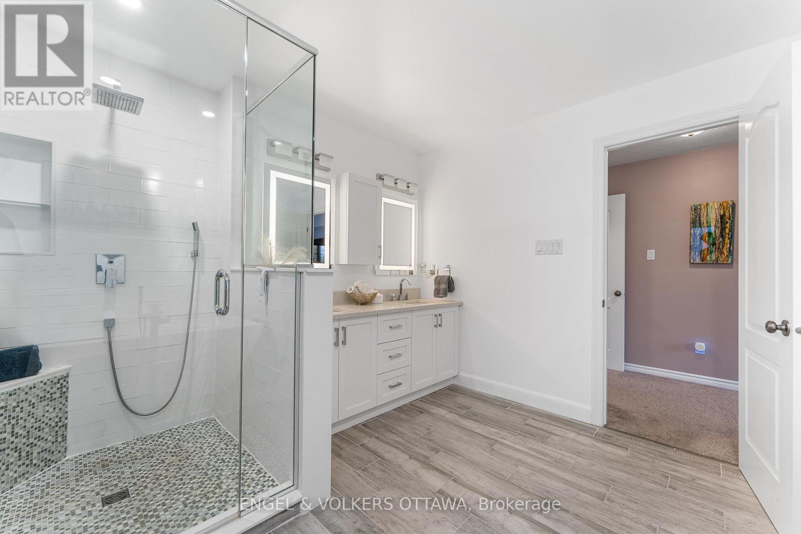 22 Friendly Crescent, Ottawa, Ontario  K2S 2B6 - Photo 30 - X12426016