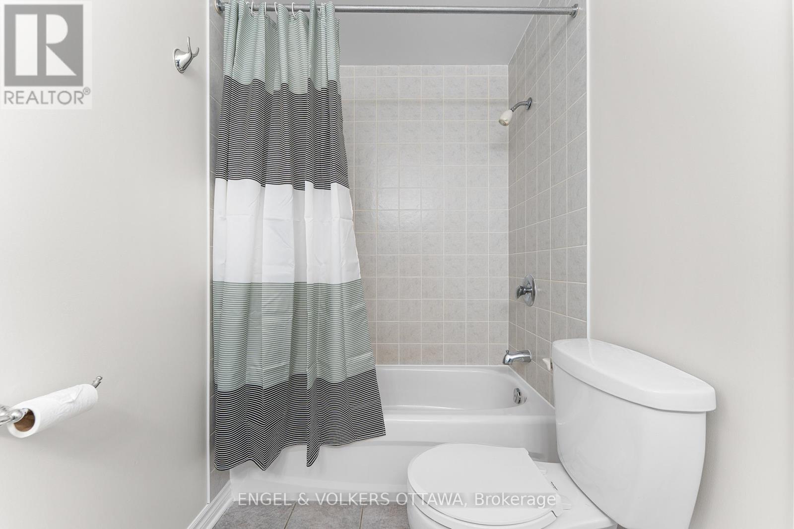 22 Friendly Crescent, Ottawa, Ontario  K2S 2B6 - Photo 38 - X12426016