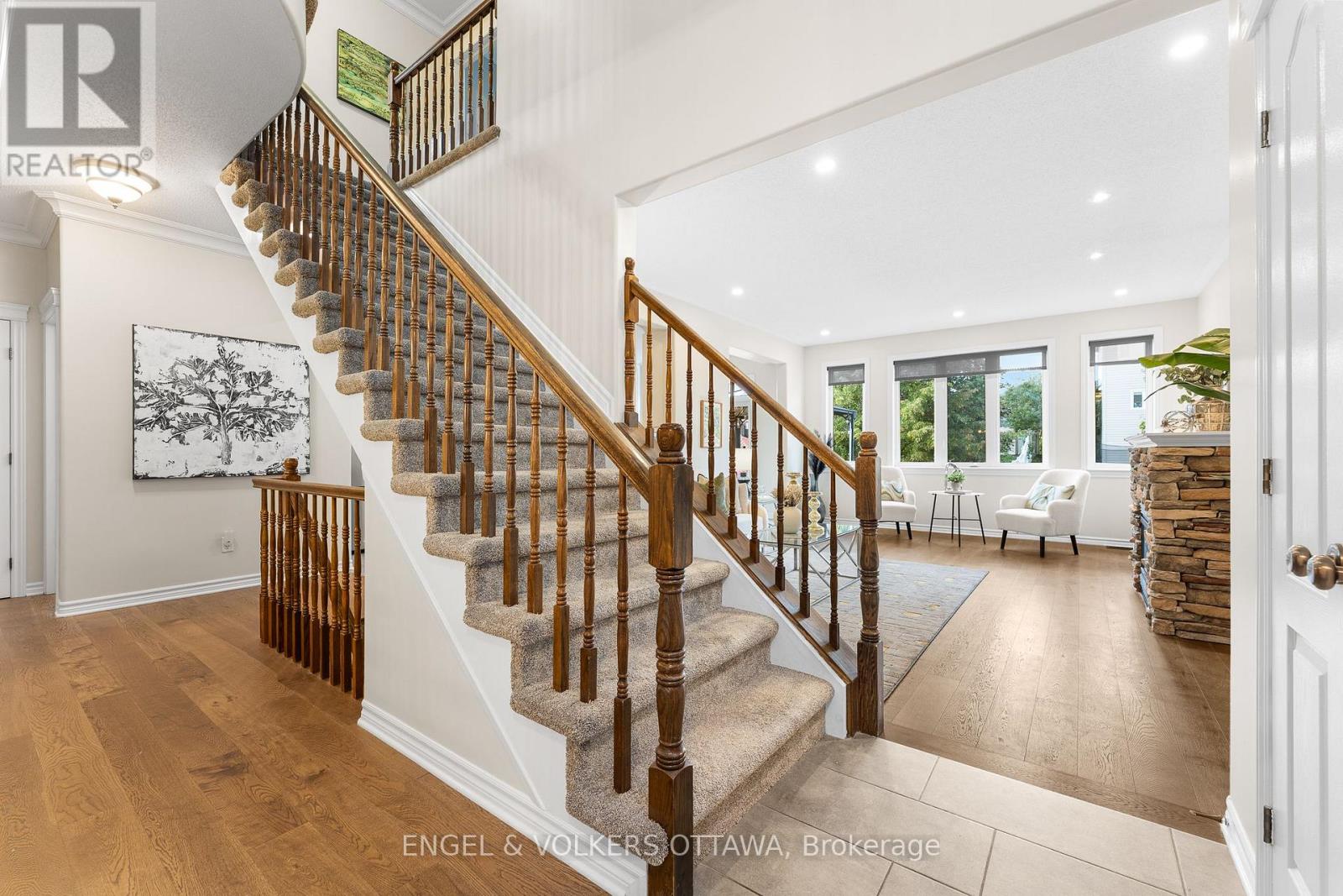 22 Friendly Crescent, Ottawa, Ontario  K2S 2B6 - Photo 6 - X12426016