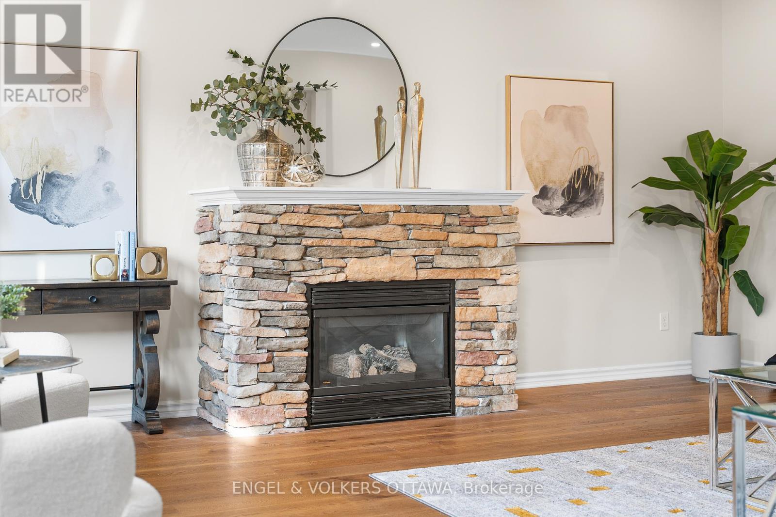 22 Friendly Crescent, Ottawa, Ontario  K2S 2B6 - Photo 9 - X12426016