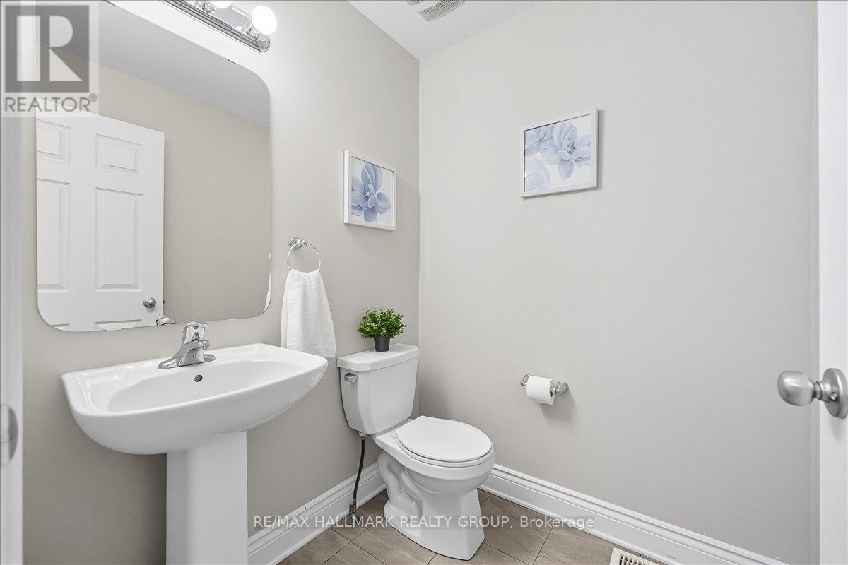 2354 Marble Crescent, Clarence-Rockland, Ontario  K4K 0H1 - Photo 15 - X12426069