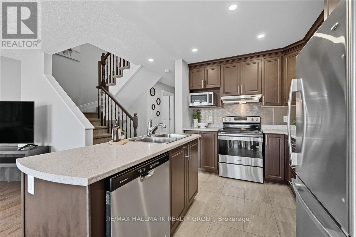 2354 Marble Crescent, Clarence-Rockland, Ontario  K4K 0H1 - Photo 7 - X12426069