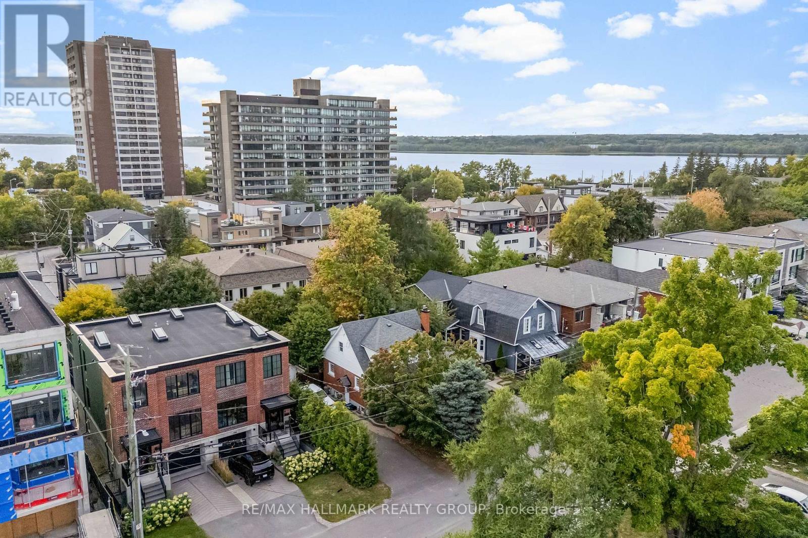 396 Roosevelt Avenue, Ottawa, Ontario  K2A 1Z3 - Photo 3 - X12426121