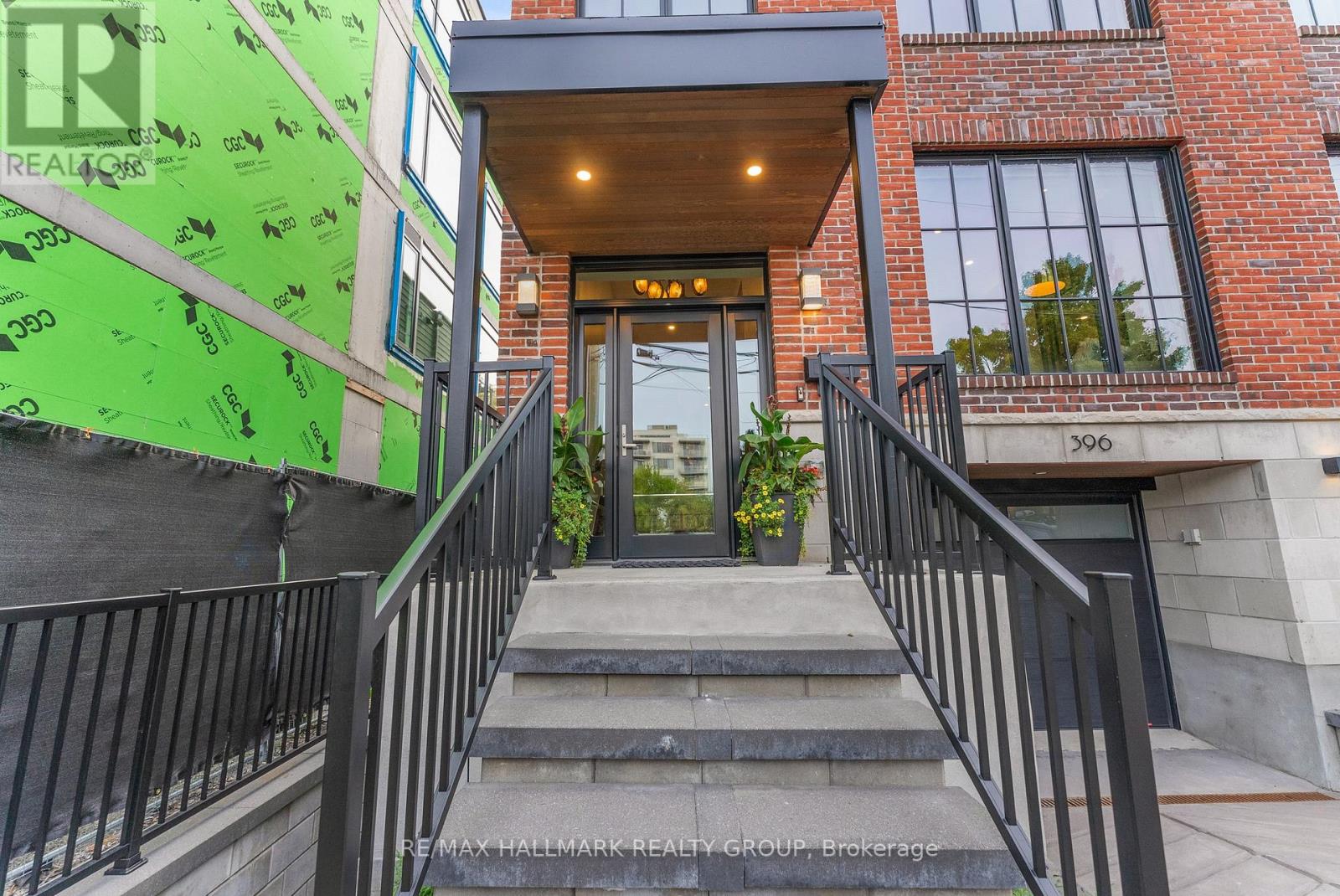 396 Roosevelt Avenue, Ottawa, Ontario  K2A 1Z3 - Photo 4 - X12426121