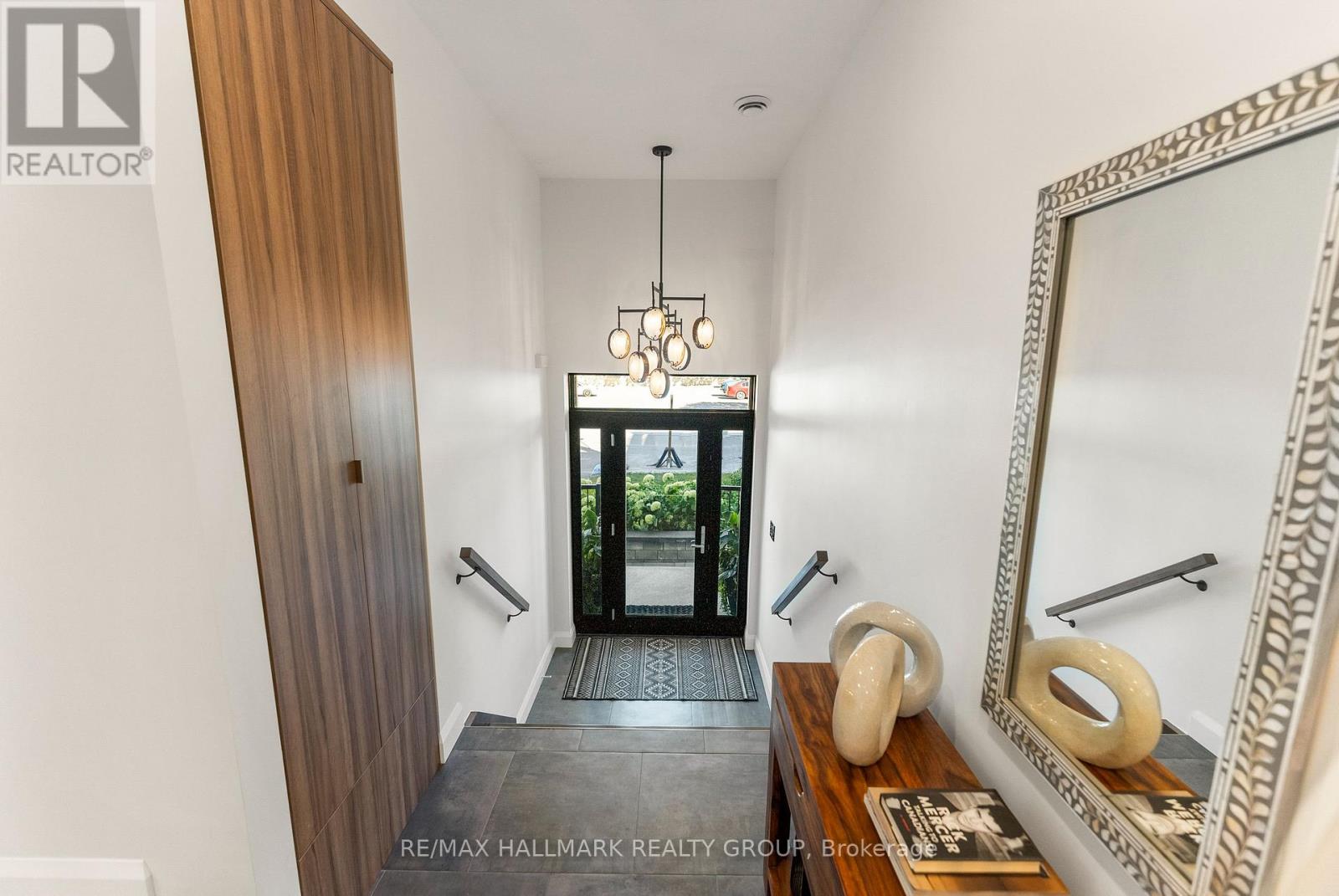 396 Roosevelt Avenue, Ottawa, Ontario  K2A 1Z3 - Photo 6 - X12426121