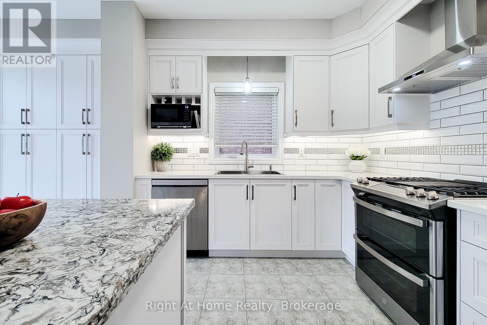123 Vinton Road, Hamilton (Ancaster), Ontario  L9K 0G6 - Photo 11 - X12426064