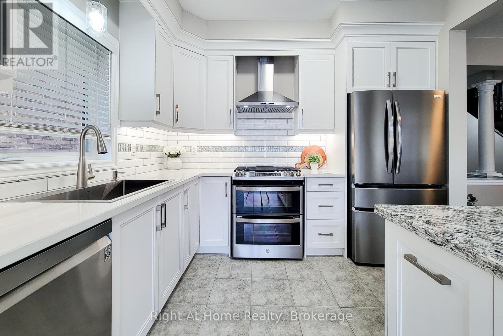 123 Vinton Road, Hamilton (Ancaster), Ontario  L9K 0G6 - Photo 3 - X12426064