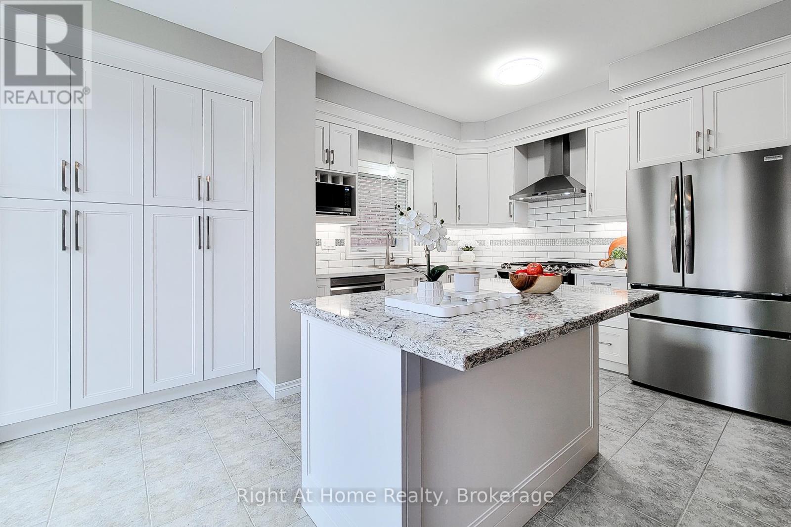 123 Vinton Road, Hamilton (Ancaster), Ontario  L9K 0G6 - Photo 9 - X12426064