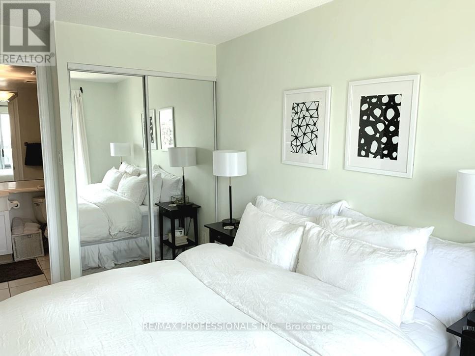 1028 - 600 Queens Quay, Toronto, Ontario  M5V 3M3 - Photo 8 - C12425836