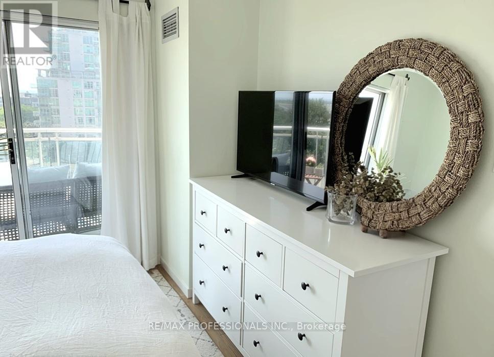 1028 - 600 Queens Quay, Toronto, Ontario  M5V 3M3 - Photo 9 - C12425836