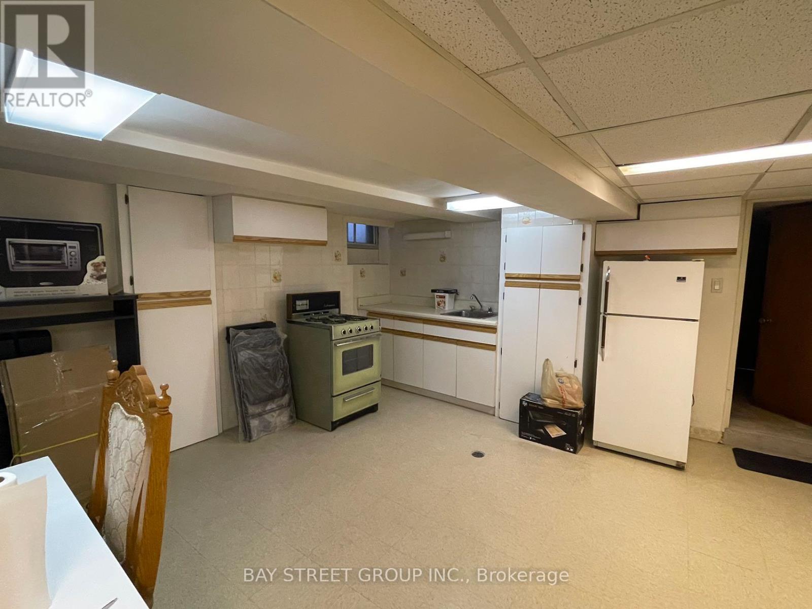 543 Crawford Street, Toronto (Palmerston-Little Italy), Ontario  M6G 3J9 - Photo 15 - C12425935