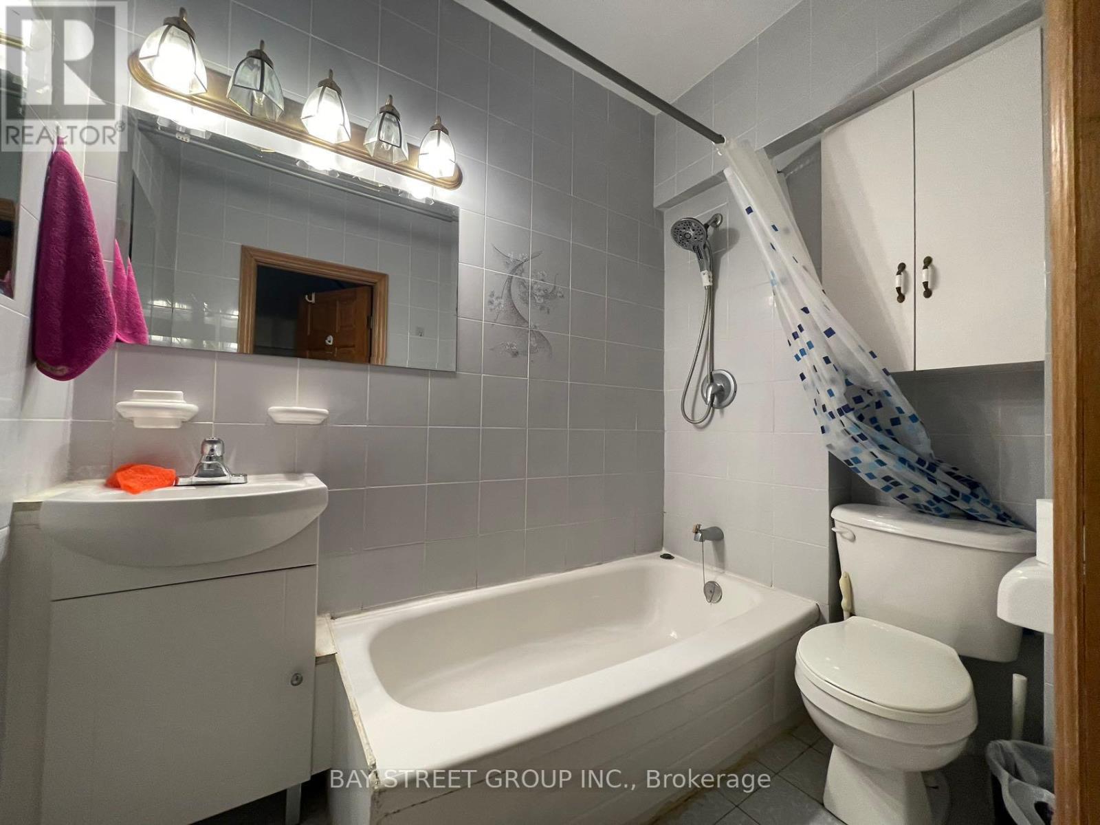 543 Crawford Street, Toronto (Palmerston-Little Italy), Ontario  M6G 3J9 - Photo 7 - C12425935