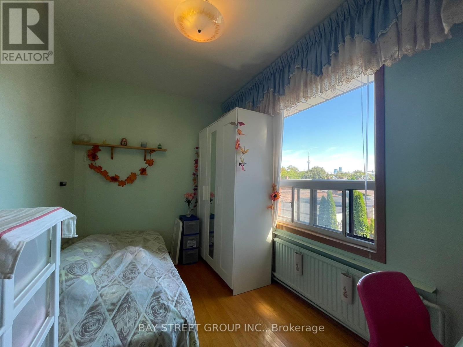 543 Crawford Street, Toronto (Palmerston-Little Italy), Ontario  M6G 3J9 - Photo 8 - C12425935