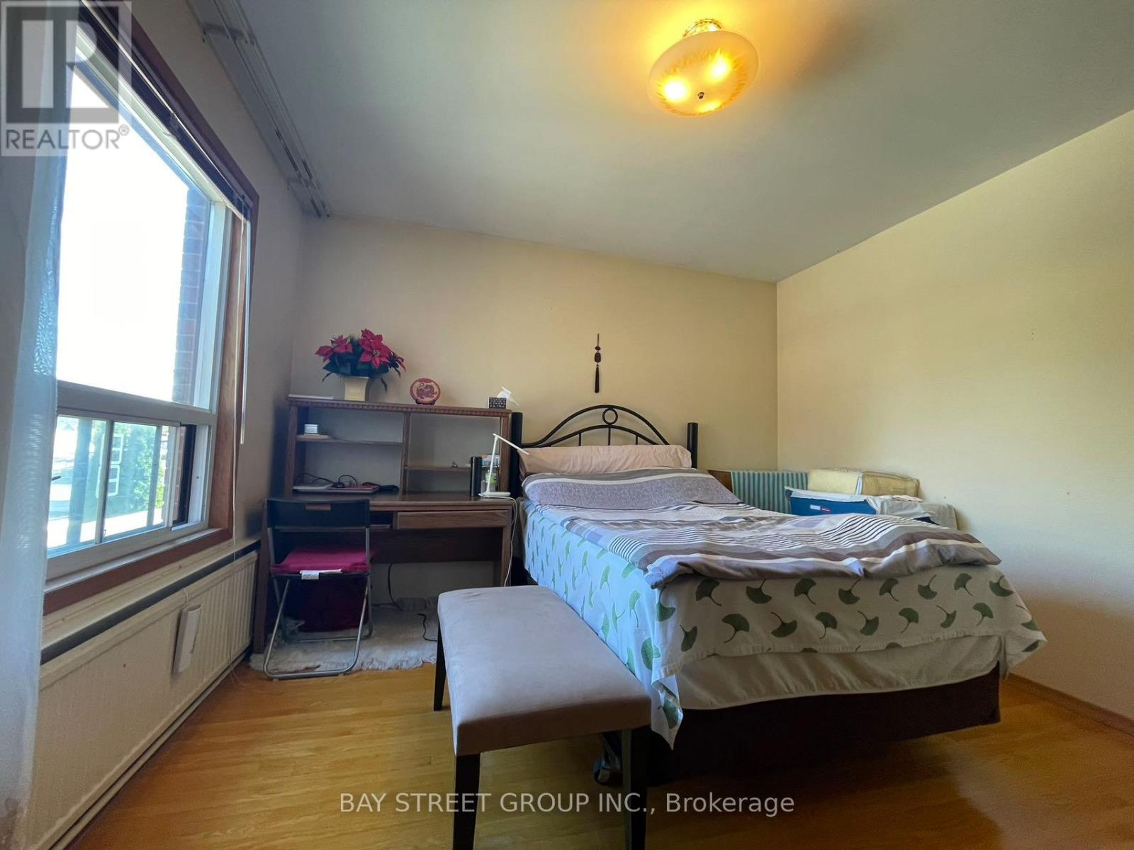543 Crawford Street, Toronto (Palmerston-Little Italy), Ontario  M6G 3J9 - Photo 9 - C12425935