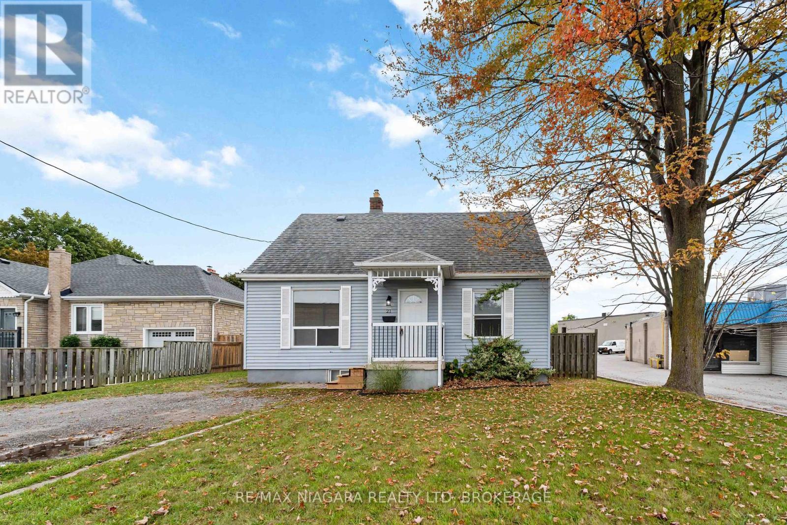 21 Maywood Avenue, St. Catharines, Ontario  L2R 1C5 - Photo 1 - X12426084