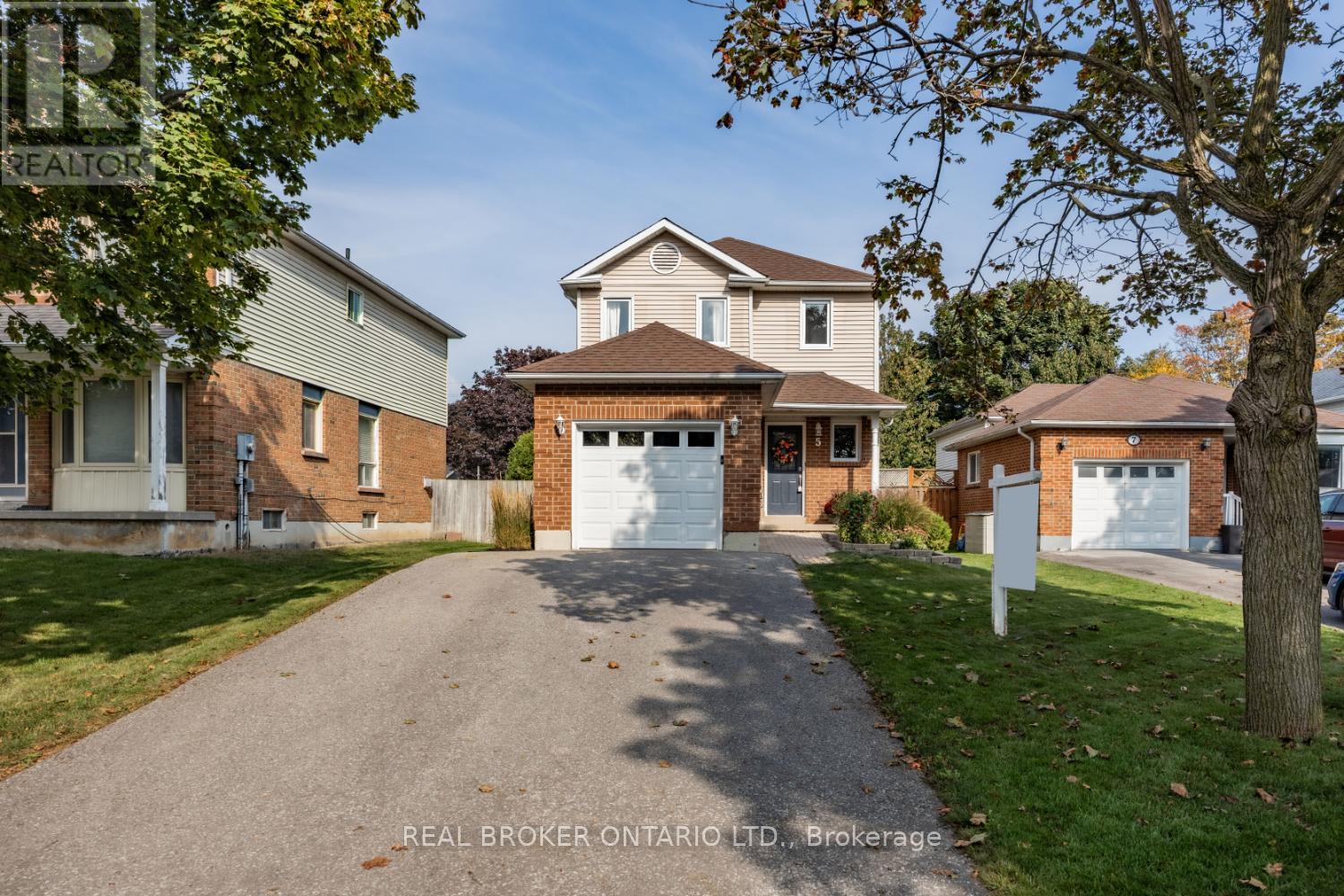 5 Walbridge Court, Clarington, Ontario  L1C 4B7 - Photo 3 - E12426129