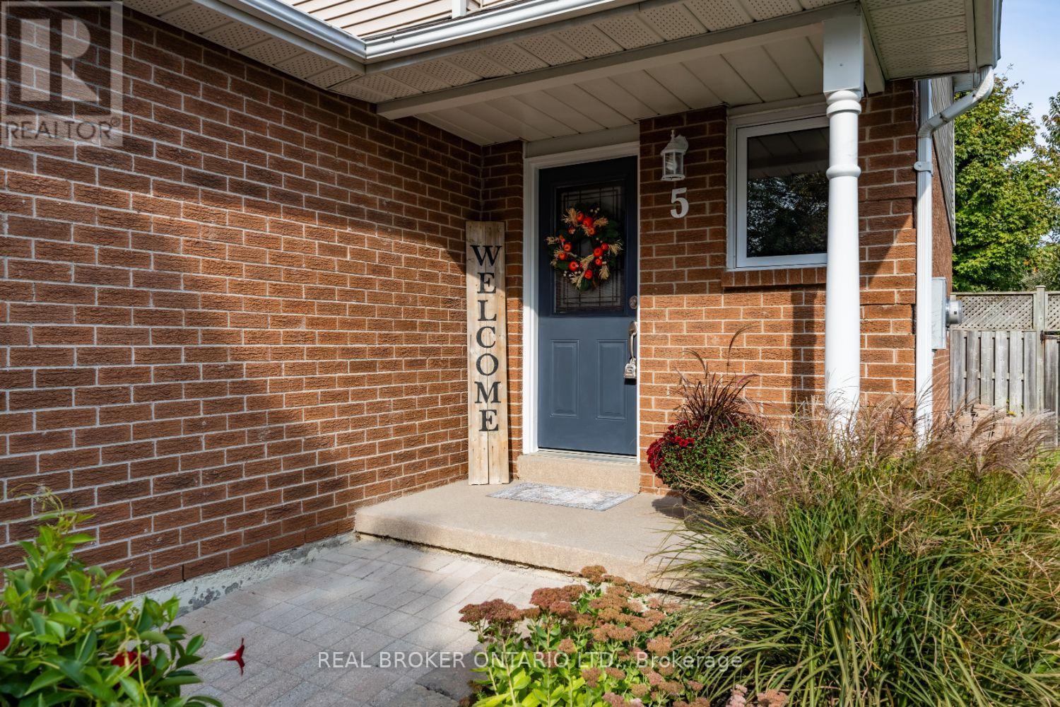 5 Walbridge Court, Clarington, Ontario  L1C 4B7 - Photo 4 - E12426129