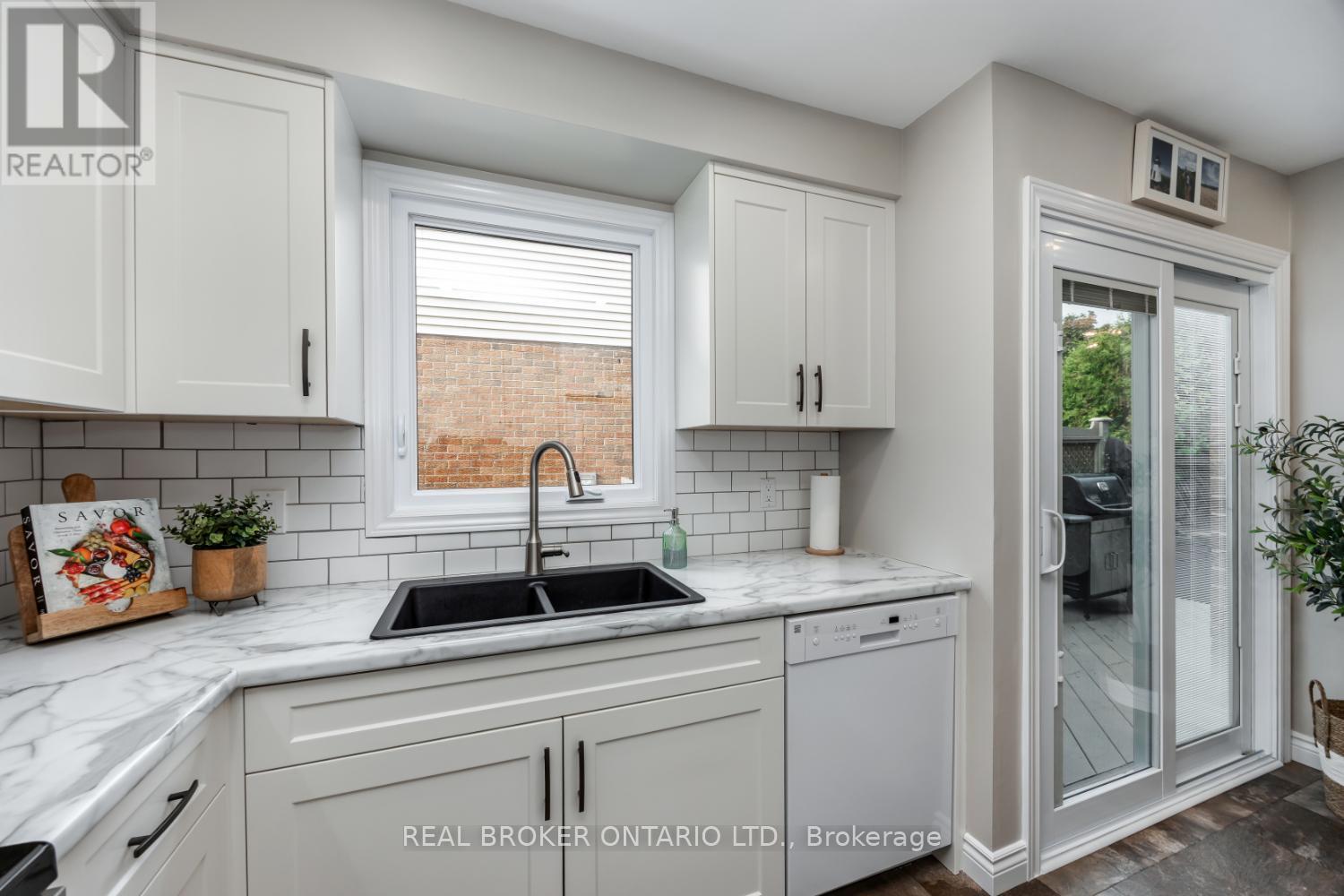 5 Walbridge Court, Clarington, Ontario  L1C 4B7 - Photo 8 - E12426129