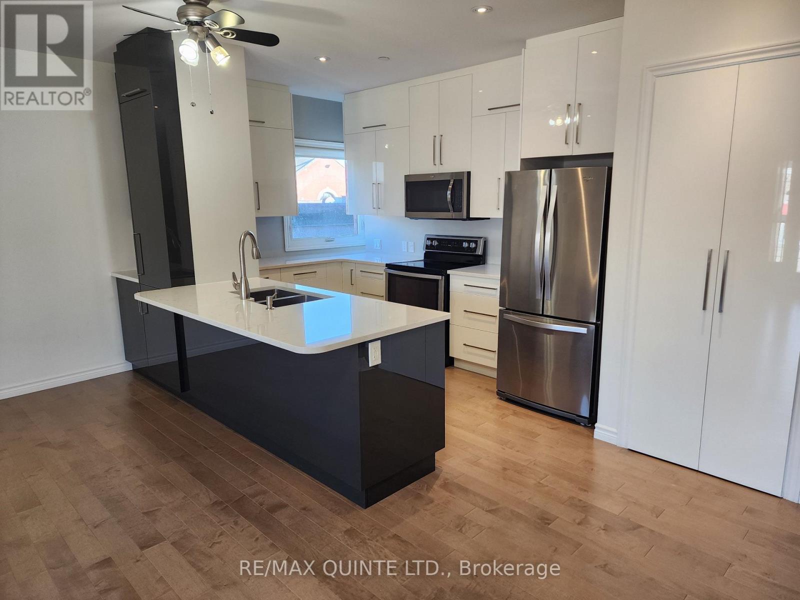 304 - 199 Front Street, Belleville (Belleville Ward), Ontario  K8N 5H5 - Photo 6 - X12426101