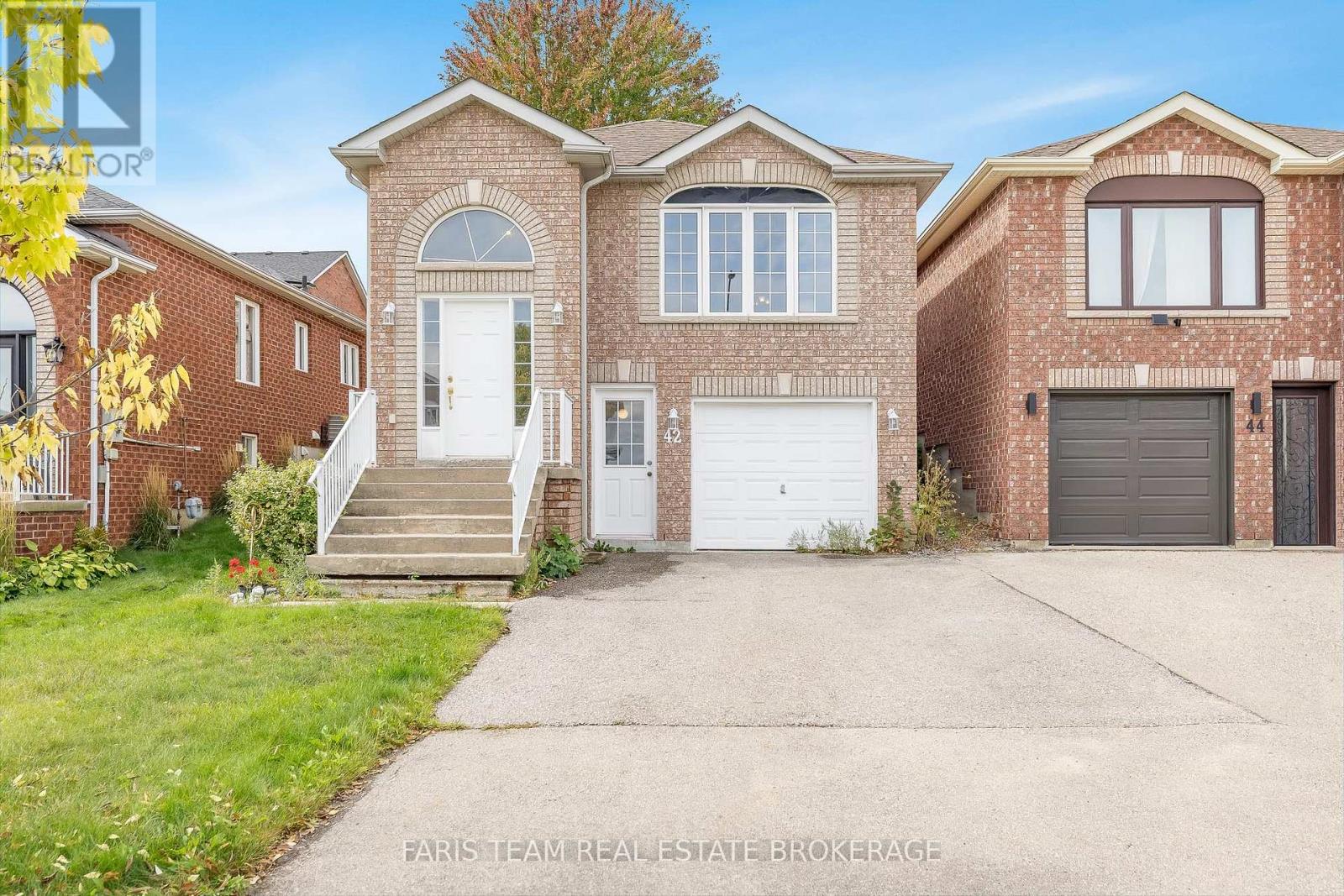42 SMITH STREET, Bradford West Gwillimbury, Ontario