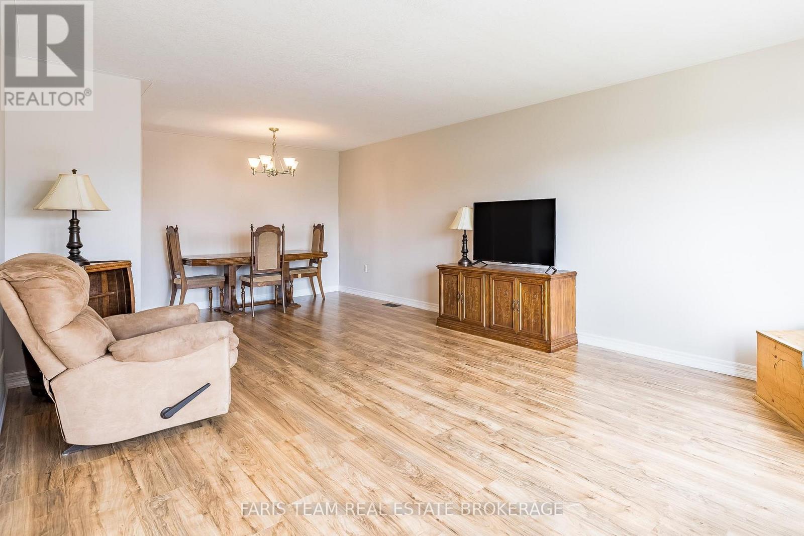 42 Smith Street, Bradford West Gwillimbury, Ontario  L3Z 3C9 - Photo 13 - N12425839