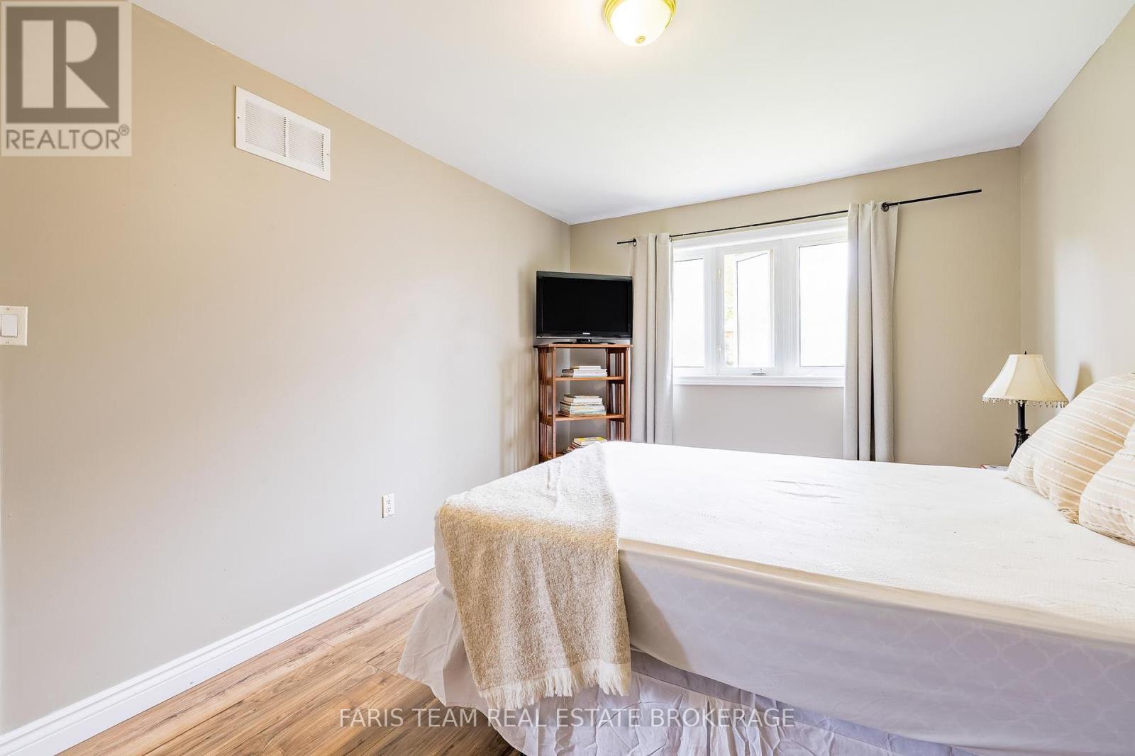 42 Smith Street, Bradford West Gwillimbury, Ontario  L3Z 3C9 - Photo 15 - N12425839