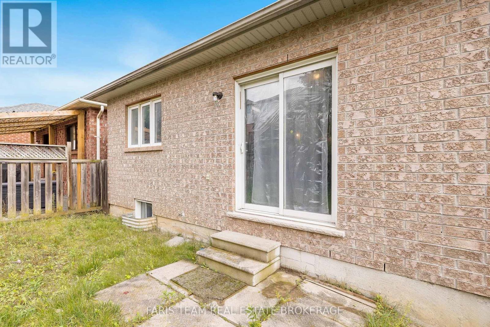 42 Smith Street, Bradford West Gwillimbury, Ontario  L3Z 3C9 - Photo 21 - N12425839