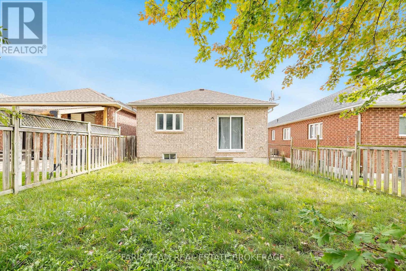 42 Smith Street, Bradford West Gwillimbury, Ontario  L3Z 3C9 - Photo 25 - N12425839