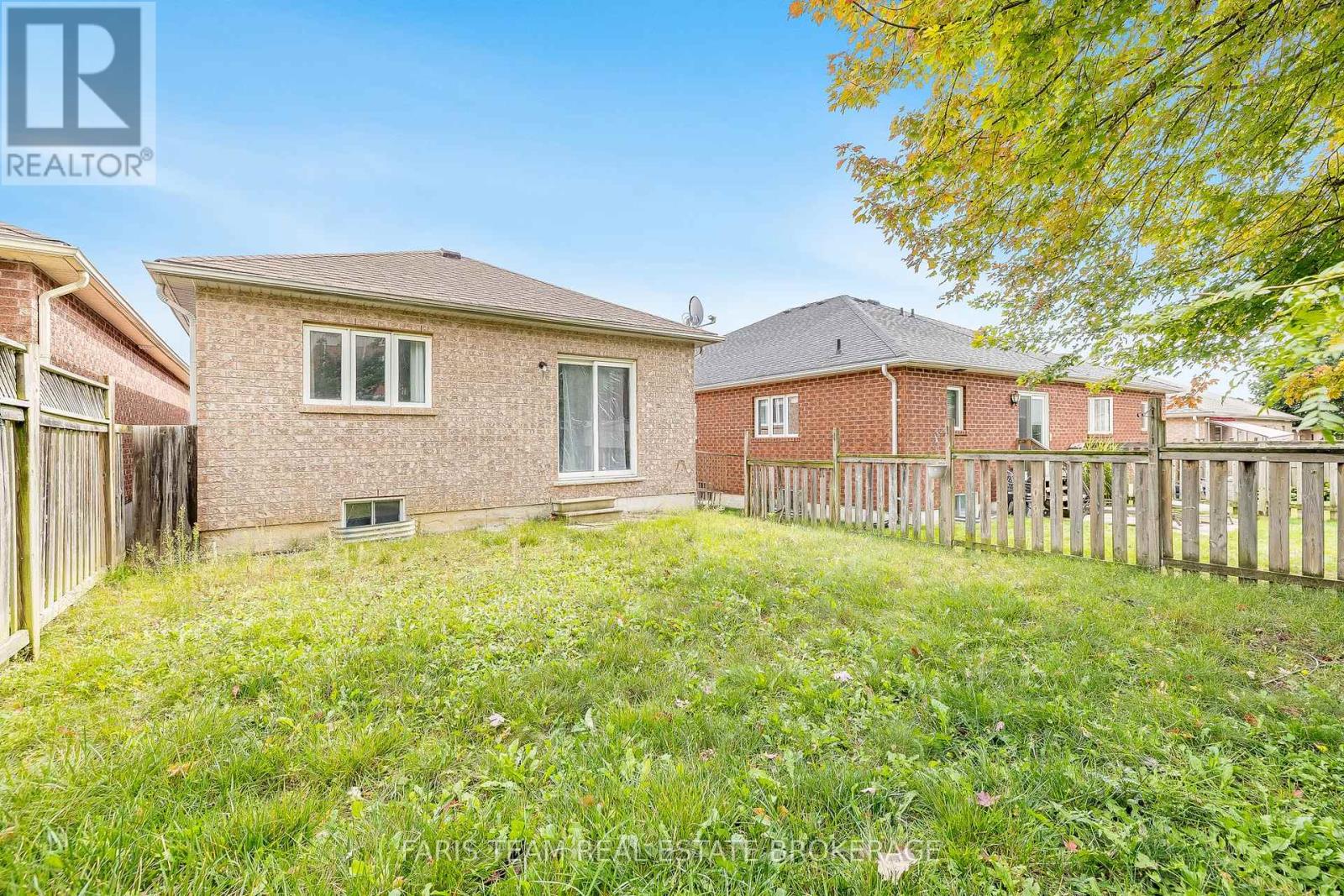 42 Smith Street, Bradford West Gwillimbury, Ontario  L3Z 3C9 - Photo 26 - N12425839