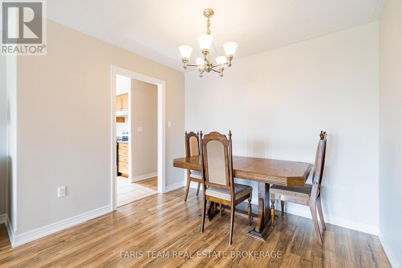42 Smith Street, Bradford West Gwillimbury, Ontario  L3Z 3C9 - Photo 8 - N12425839