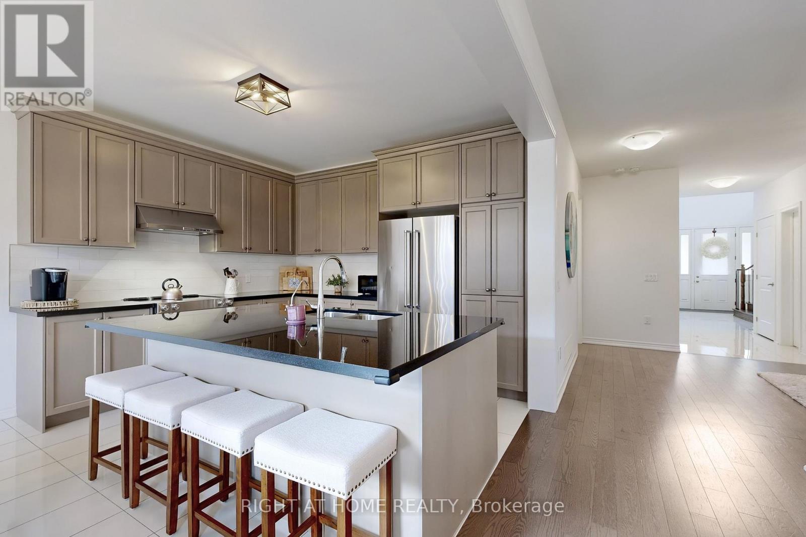 15 Forest Edge Crescent, East Gwillimbury, Ontario  L9N 1R8 - Photo 10 - N12425843