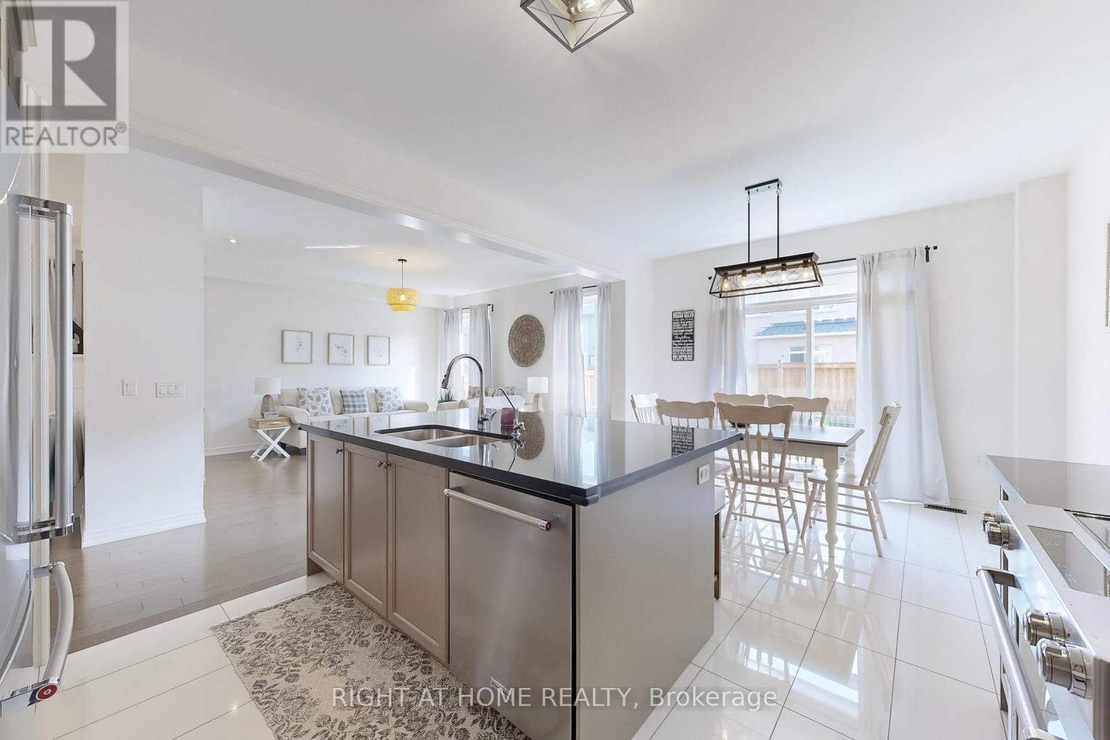15 Forest Edge Crescent, East Gwillimbury, Ontario  L9N 1R8 - Photo 13 - N12425843