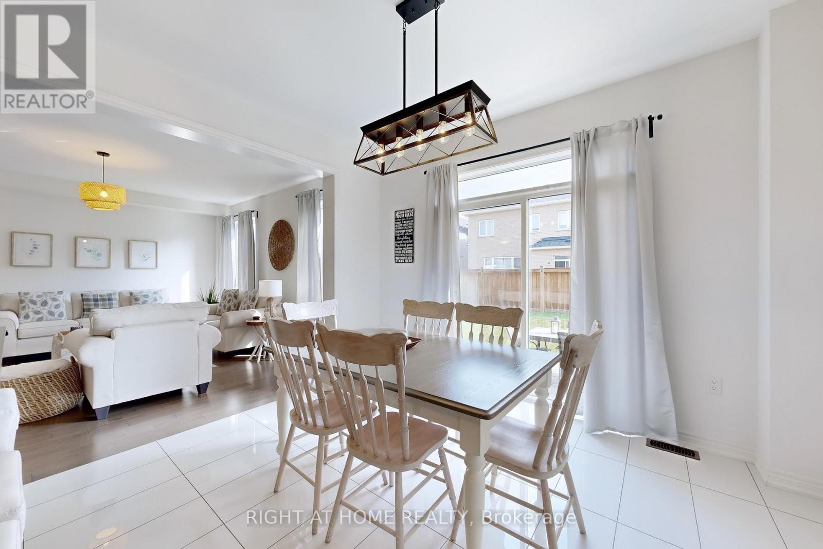15 Forest Edge Crescent, East Gwillimbury, Ontario  L9N 1R8 - Photo 14 - N12425843