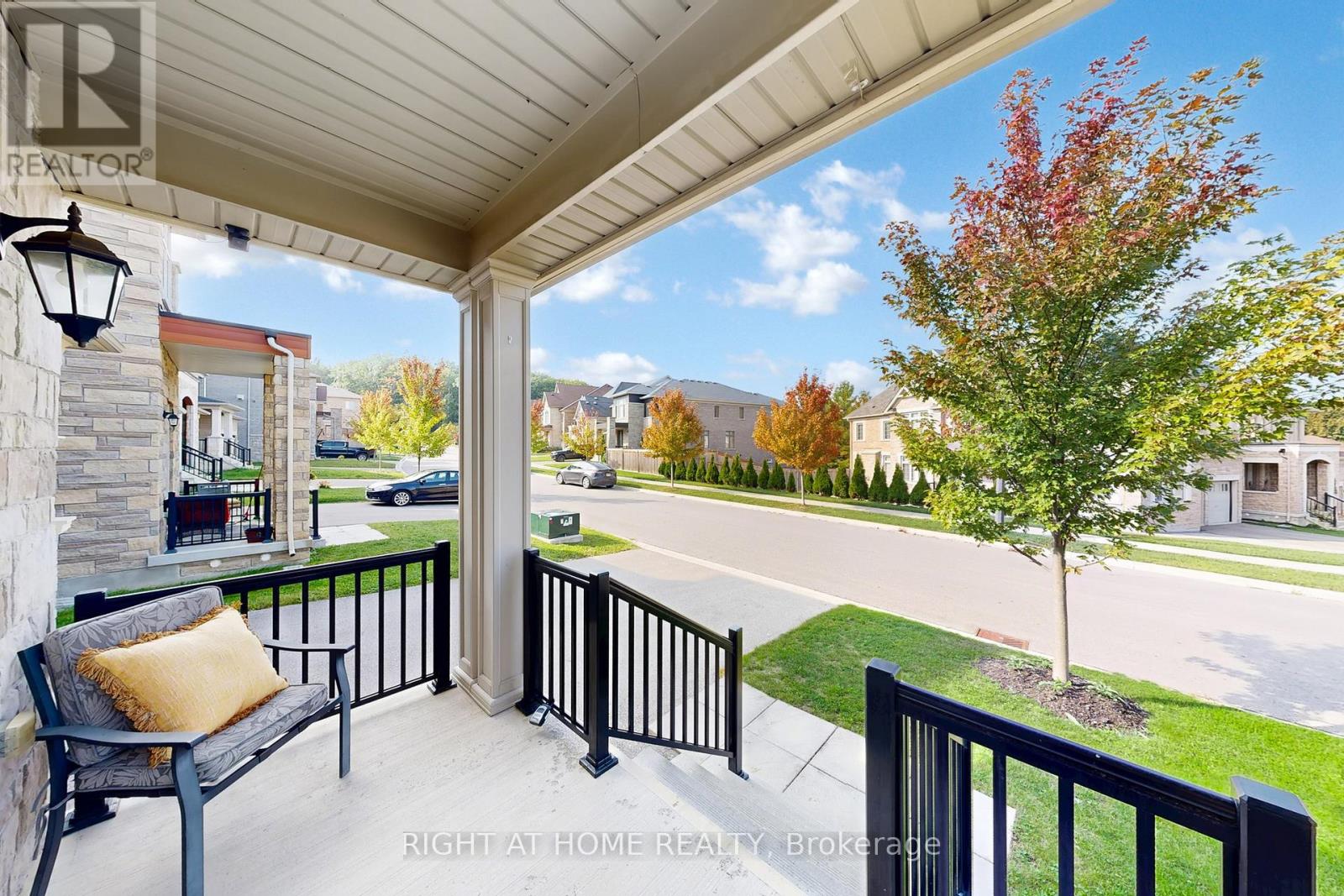 15 Forest Edge Crescent, East Gwillimbury, Ontario  L9N 1R8 - Photo 2 - N12425843