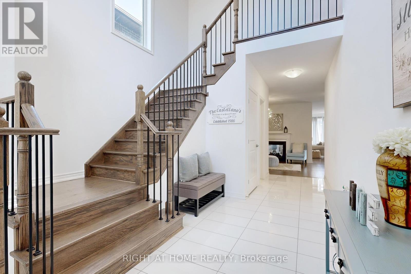 15 Forest Edge Crescent, East Gwillimbury, Ontario  L9N 1R8 - Photo 5 - N12425843