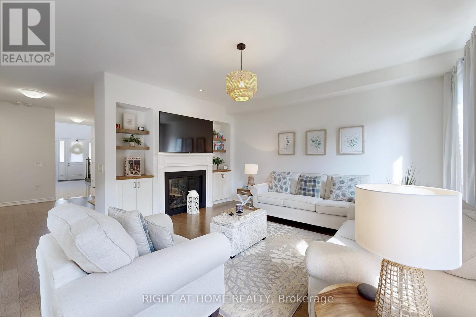 15 Forest Edge Crescent, East Gwillimbury, Ontario  L9N 1R8 - Photo 6 - N12425843