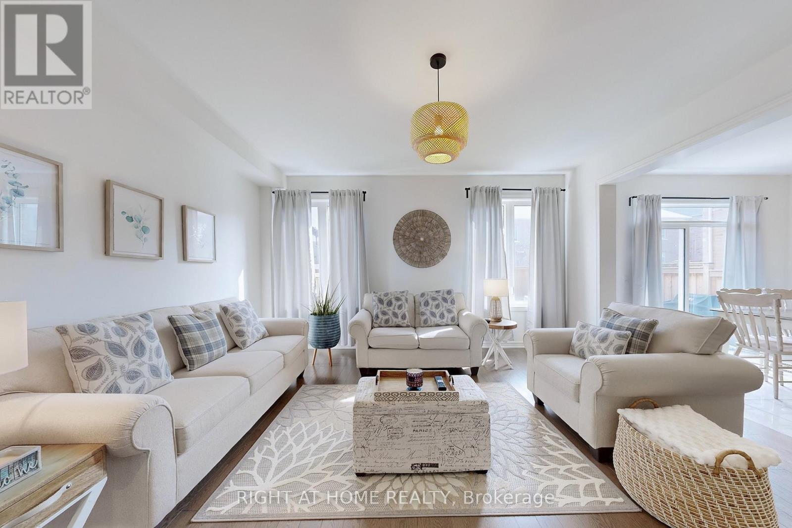 15 Forest Edge Crescent, East Gwillimbury, Ontario  L9N 1R8 - Photo 7 - N12425843