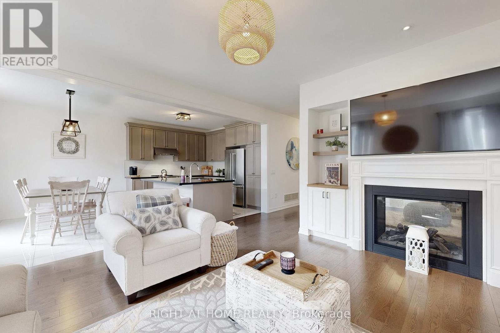 15 Forest Edge Crescent, East Gwillimbury, Ontario  L9N 1R8 - Photo 9 - N12425843