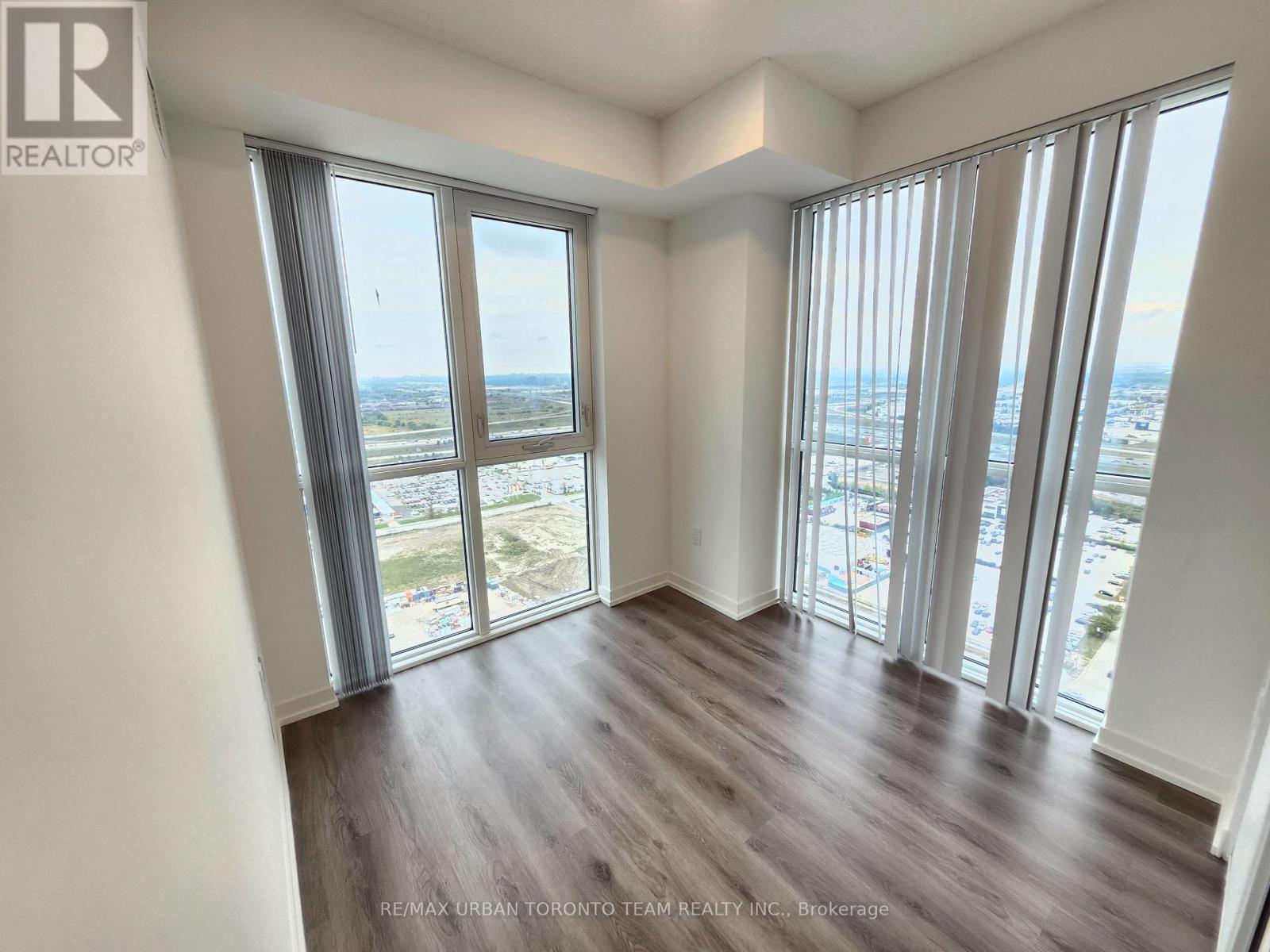 3612 - 28 Interchange Way, Vaughan, Ontario  L4K 0P8 - Photo 4 - N12425844