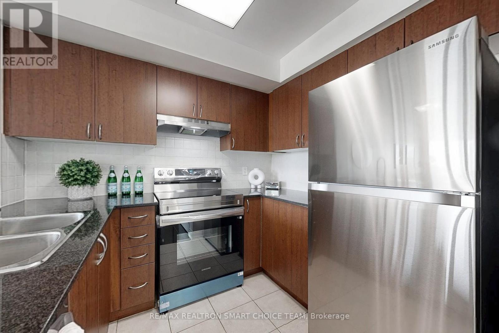 1511 - 75 South Town Centre Boulevard, Markham, Ontario  L6G 0B3 - Photo 13 - N12425862