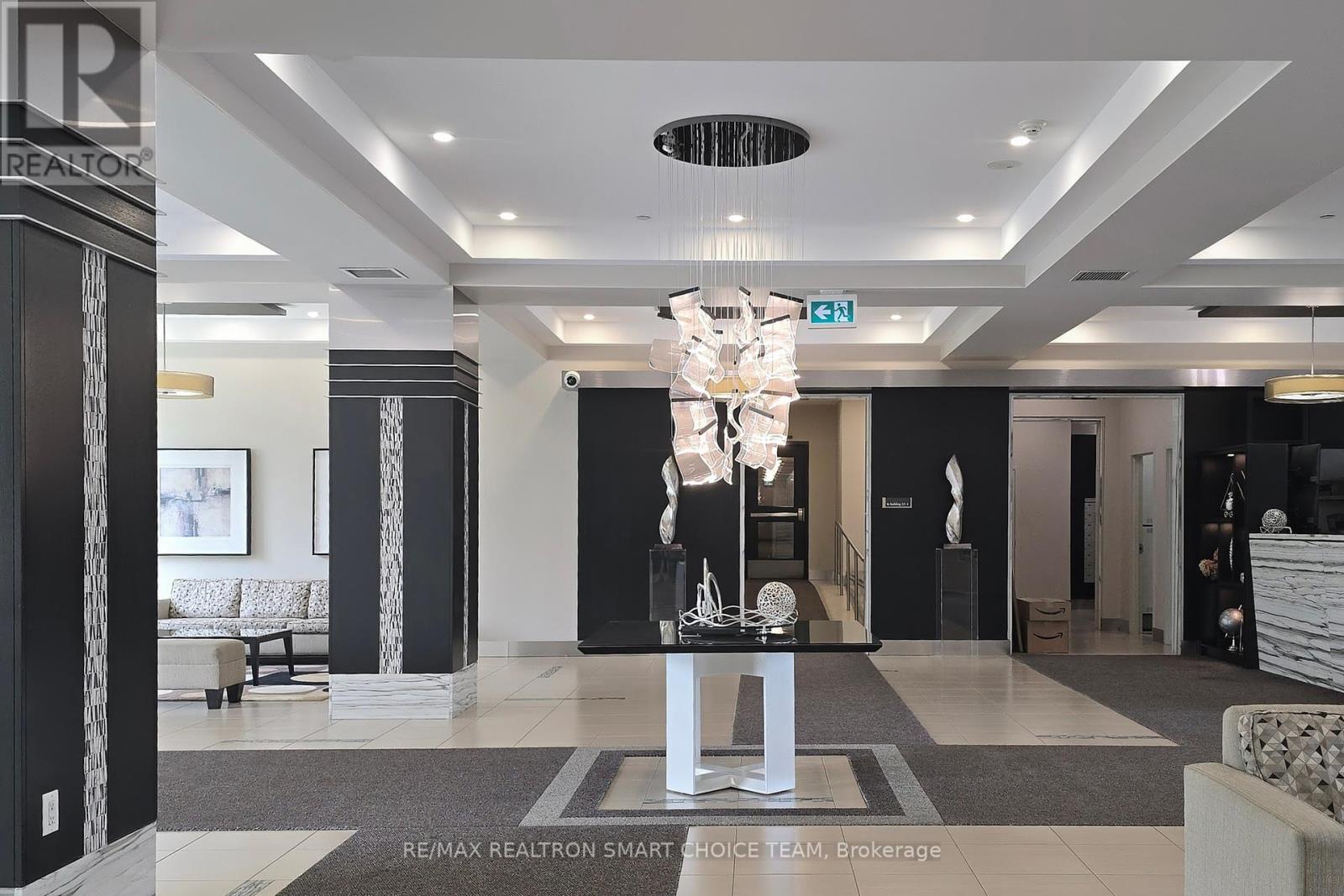 1511 - 75 South Town Centre Boulevard, Markham, Ontario  L6G 0B3 - Photo 5 - N12425862